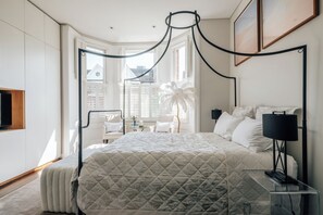 3 chambres, coffres-forts dans les chambres, bureau