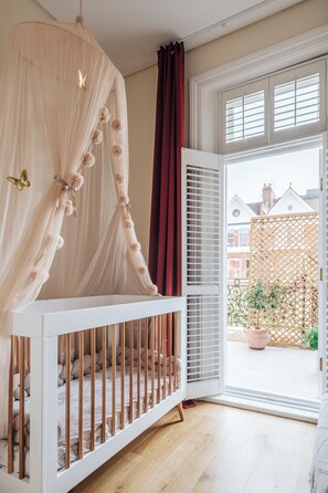 3 chambres, coffres-forts dans les chambres, bureau