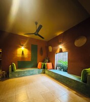 Deluxe Double Room | Living area