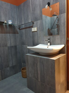 A modern bathroom with a large sink, a mirror, and a shower. - My Village (Thissamaharama)