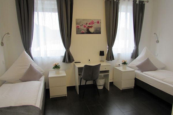 Standard tvåbäddsrum | Mörkläggningsgardiner, gratis wi-fi och sängkläder