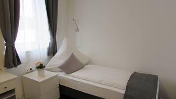 Standard Twin Room | Blackout drapes, free WiFi, bed sheets