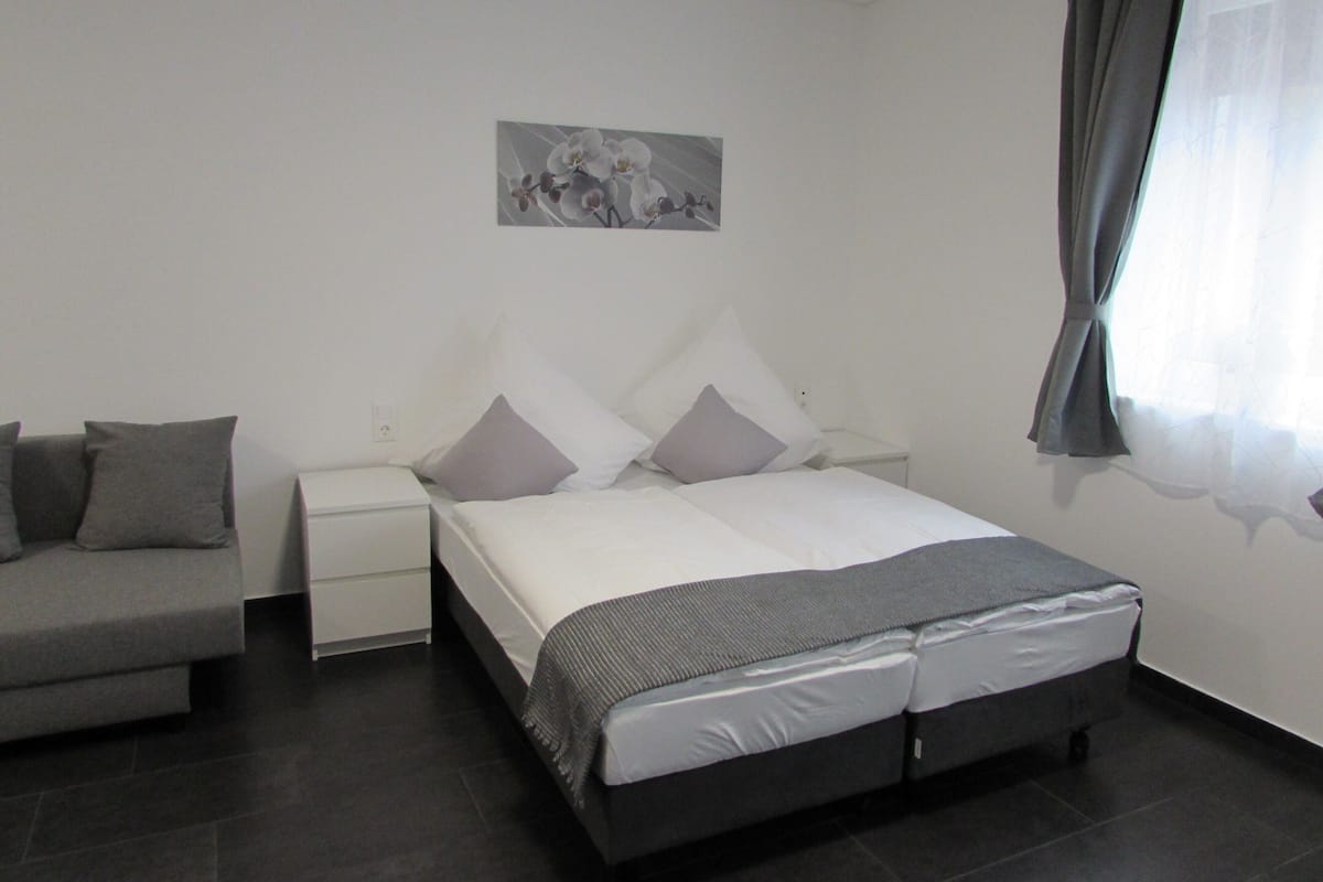 Standard Studio | Blackout drapes, free WiFi, bed sheets