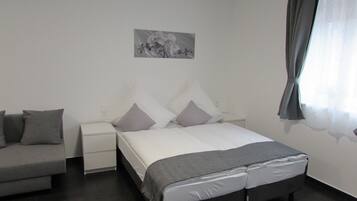 Standard Studio | Blackout drapes, free WiFi, bed sheets