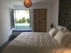 4 habitaciones, tabla de planchar con plancha, wifi y ropa de cama 