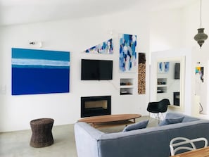 Smart TV, fireplace, stereo