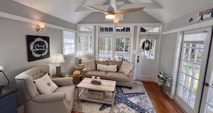 Steinhatchee Landing Resort - #15 Saffron - Close to pool-**THIRD NIGHT FREE**