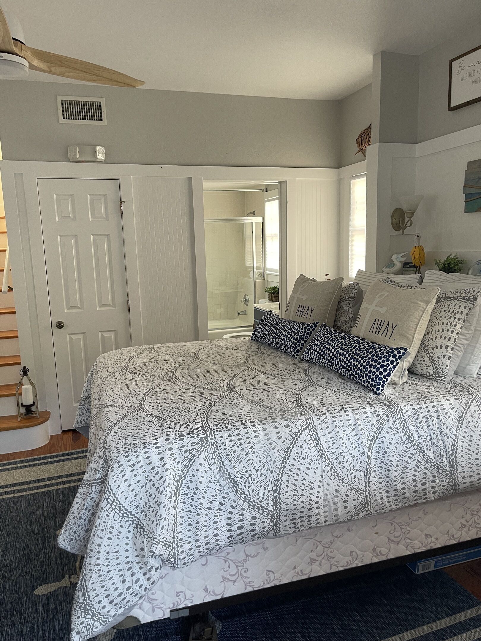 1 chambre, fer et planche à repasser