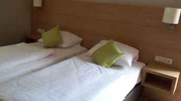 Double Room | Iron/ironing board, cribs/infant beds, free WiFi, bed sheets