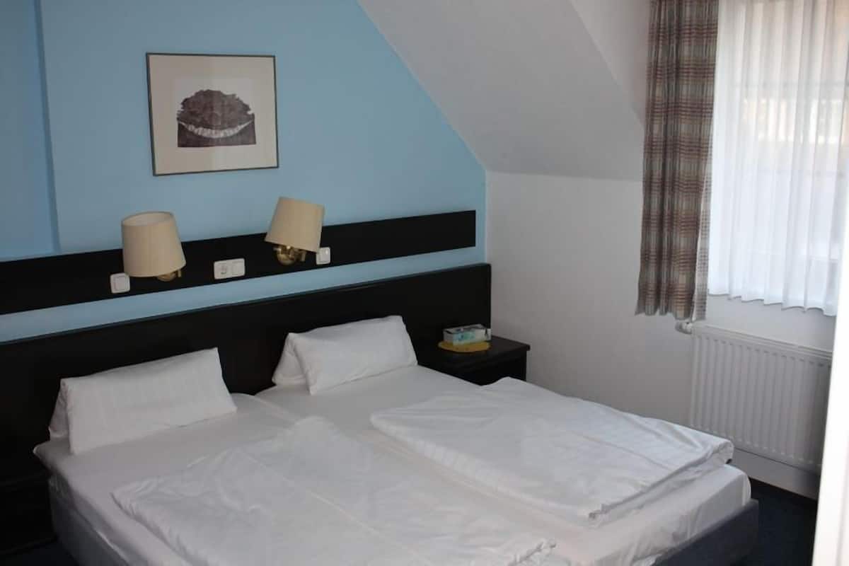 Double Room | Iron/ironing board, cots/infant beds, free WiFi, bed sheets