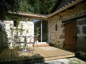 Kahden hengen huone (Les magnanarelles) | Terassi/patio