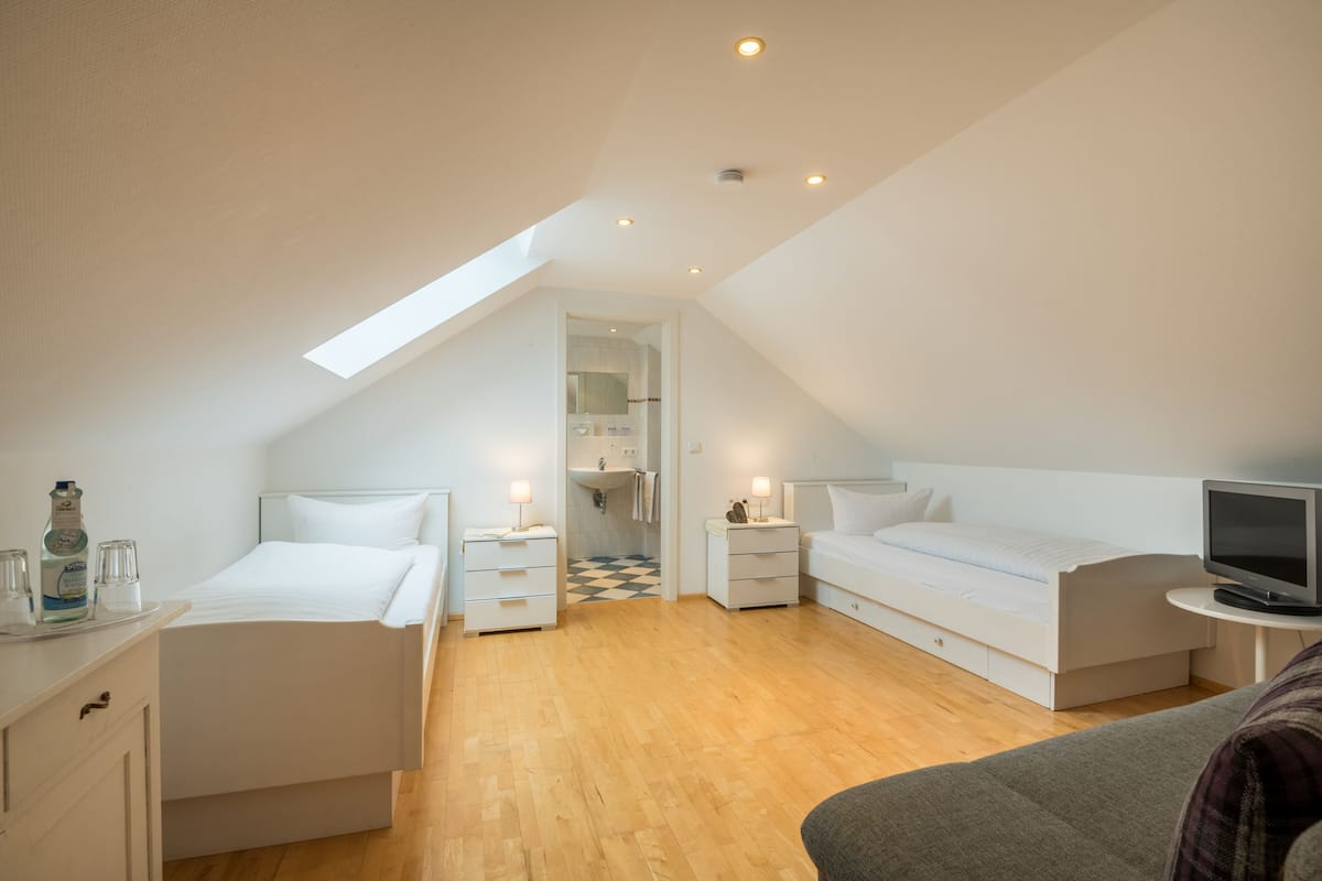 Eenvoudige Twin kamer (kleines Nest) | 1 slaapkamer, hypoallergeen beddengoed, een kluis op de kamer