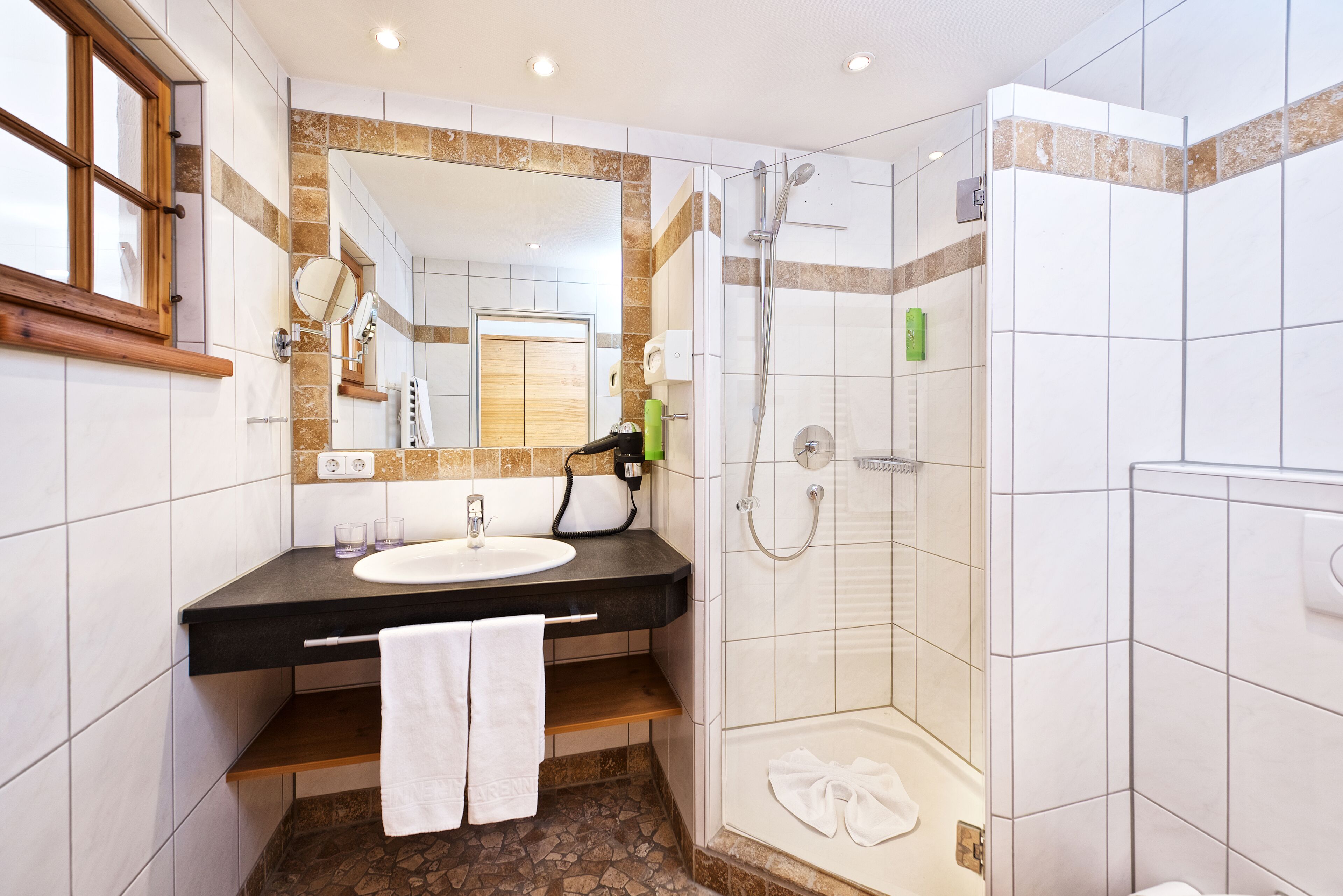 Douche, serviettes fournies