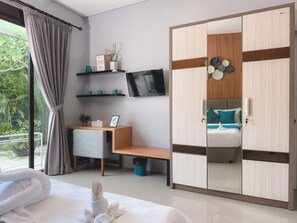 5 bedrooms, iron/ironing board, free WiFi, bed sheets