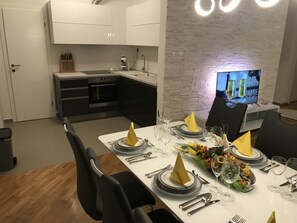 Dining - Laudato ⭐️⭐️⭐️⭐️ XXL Deluxe Apartment with free Jacuzzi, Bikes & Covered Parking (Turanj)