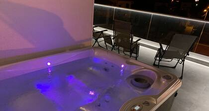 Laudato ⭐️⭐️⭐️⭐️ XXL Deluxe Apartment with free Jacuzzi, Bikes & Covered Parking