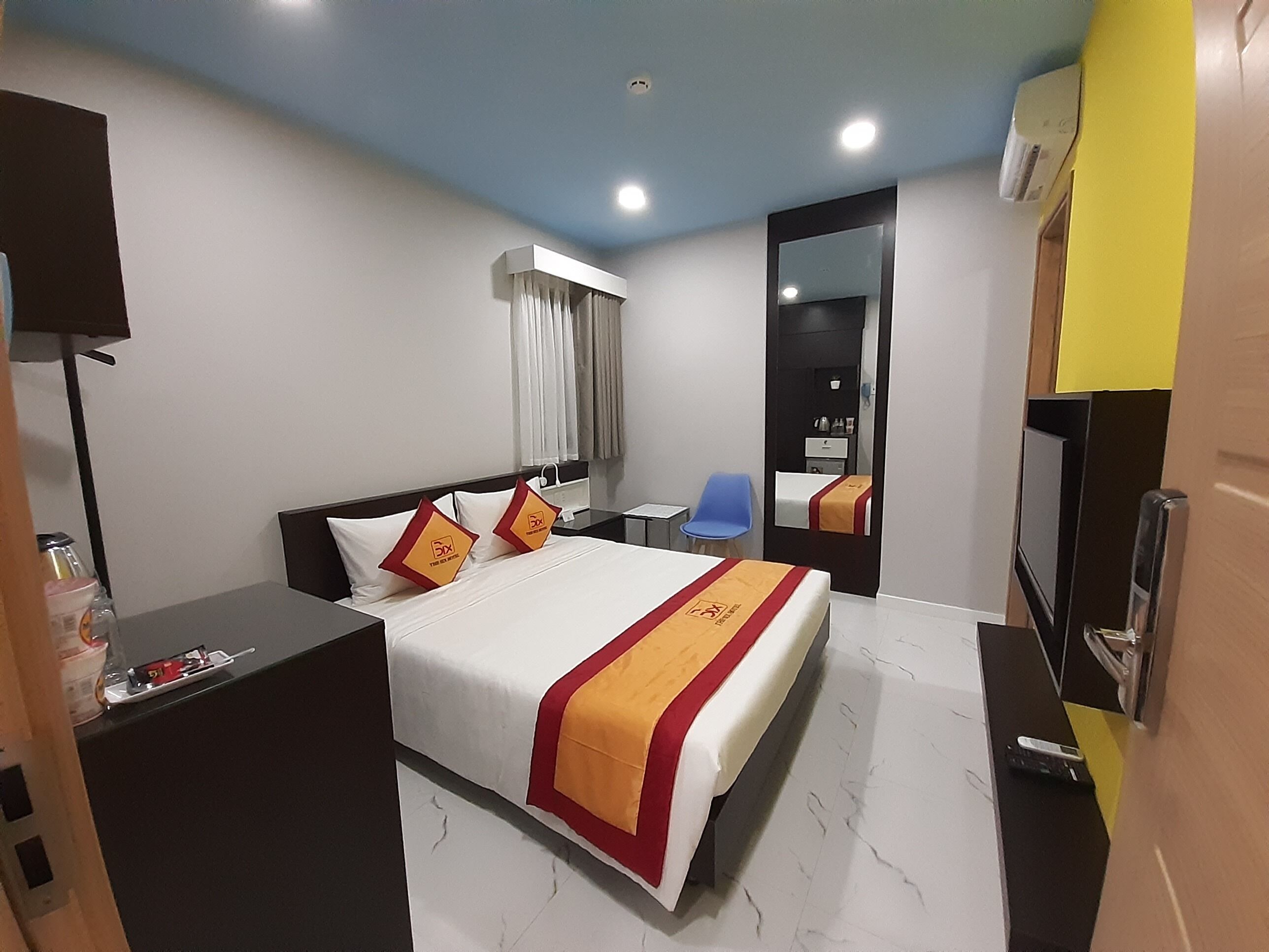 Basic Double Room | Free minibar items, individually decorated, individually furnished, desk