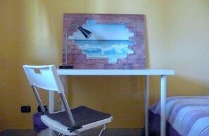 Kamar Single, kamar mandi umum | Meja kerja, Wi-Fi gratis, dan seprai linen