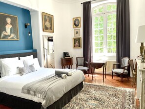 Tweepersoonskamer (Comtesse) | 1 slaapkamer, luxe beddengoed, een kluis op de kamer, een bureau