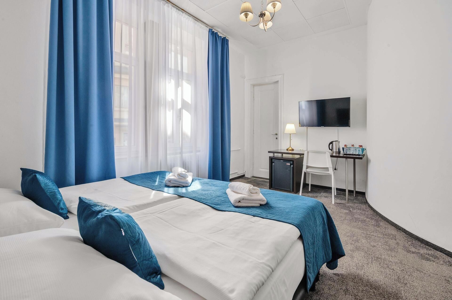 family room, 2 bedrooms | 1 bedroom, blackout curtains, free wifi, bed sheets