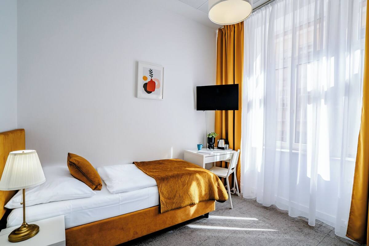 Standard Single Room | Blackout drapes, WiFi (free), bed sheets