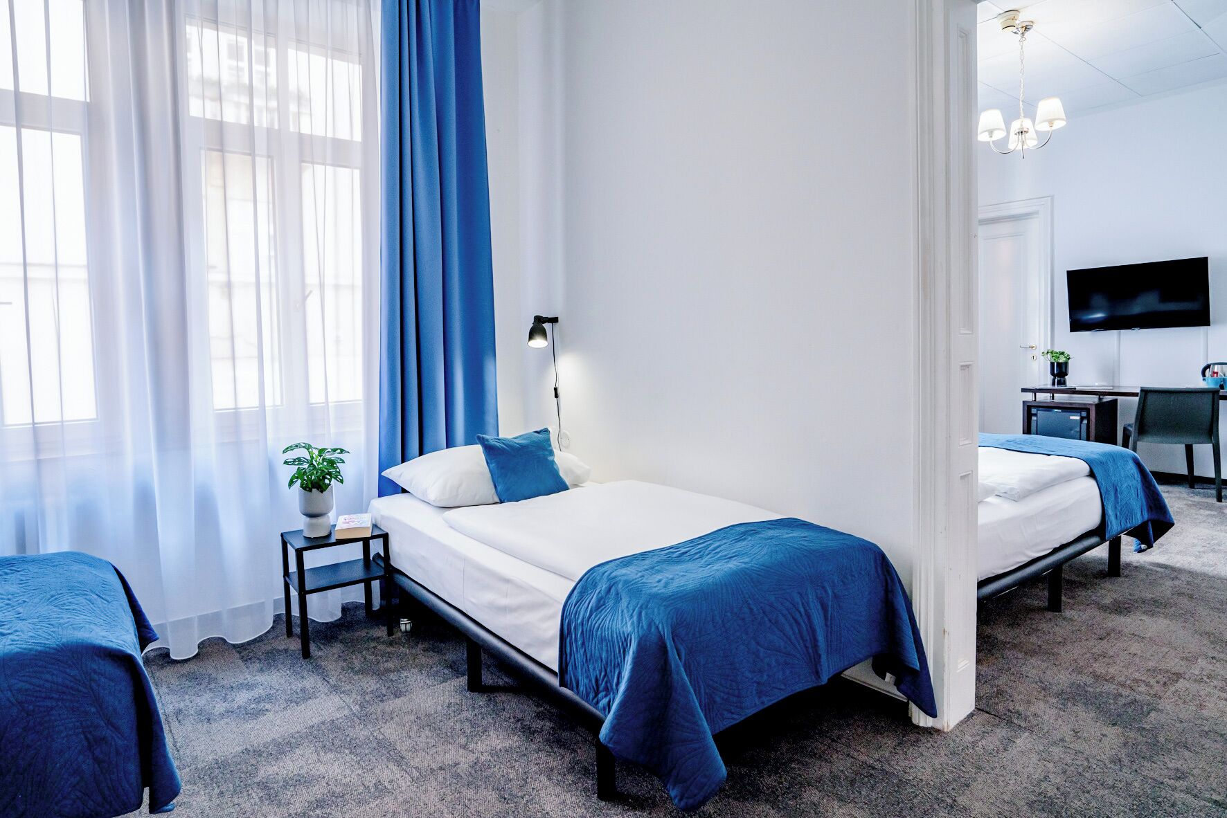 Familienzimmer, 2 Schlafzimmer | Verdunkelungsvorhänge, kostenloses WLAN, Bettwäsche