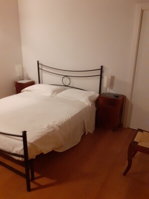 3 habitaciones, tabla de planchar con plancha y wifi gratis 