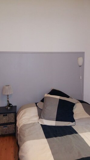 1 Schlafzimmer, Bügeleisen/Bügelbrett, Reisekinderbett, Bettwäsche