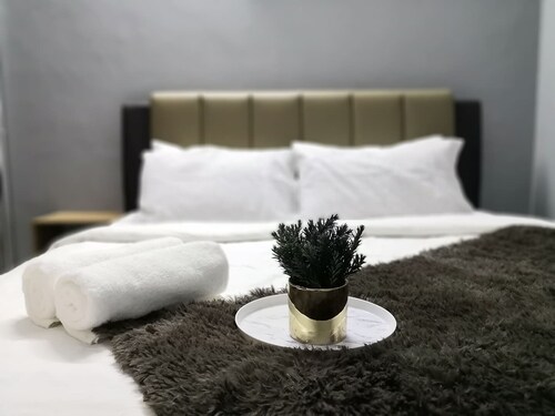 10Pax 1min walk to 7Eleven/KFC Hutan Melintang