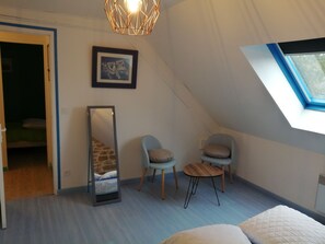 2 bedrooms, iron/ironing board, travel cot, free WiFi