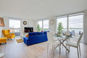 Two-Bedroom Apartment | Living area | Flat-screen TV - Malthouse Apartments Kew (Brentford)
