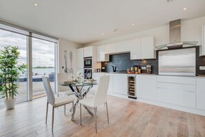 Private kitchen - Malthouse Apartments Kew (Brentford)