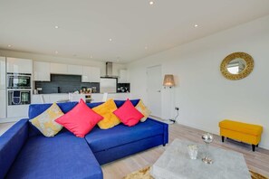 Two-Bedroom Apartment | Living area | Flat-screen TV - Malthouse Apartments Kew (Brentford)