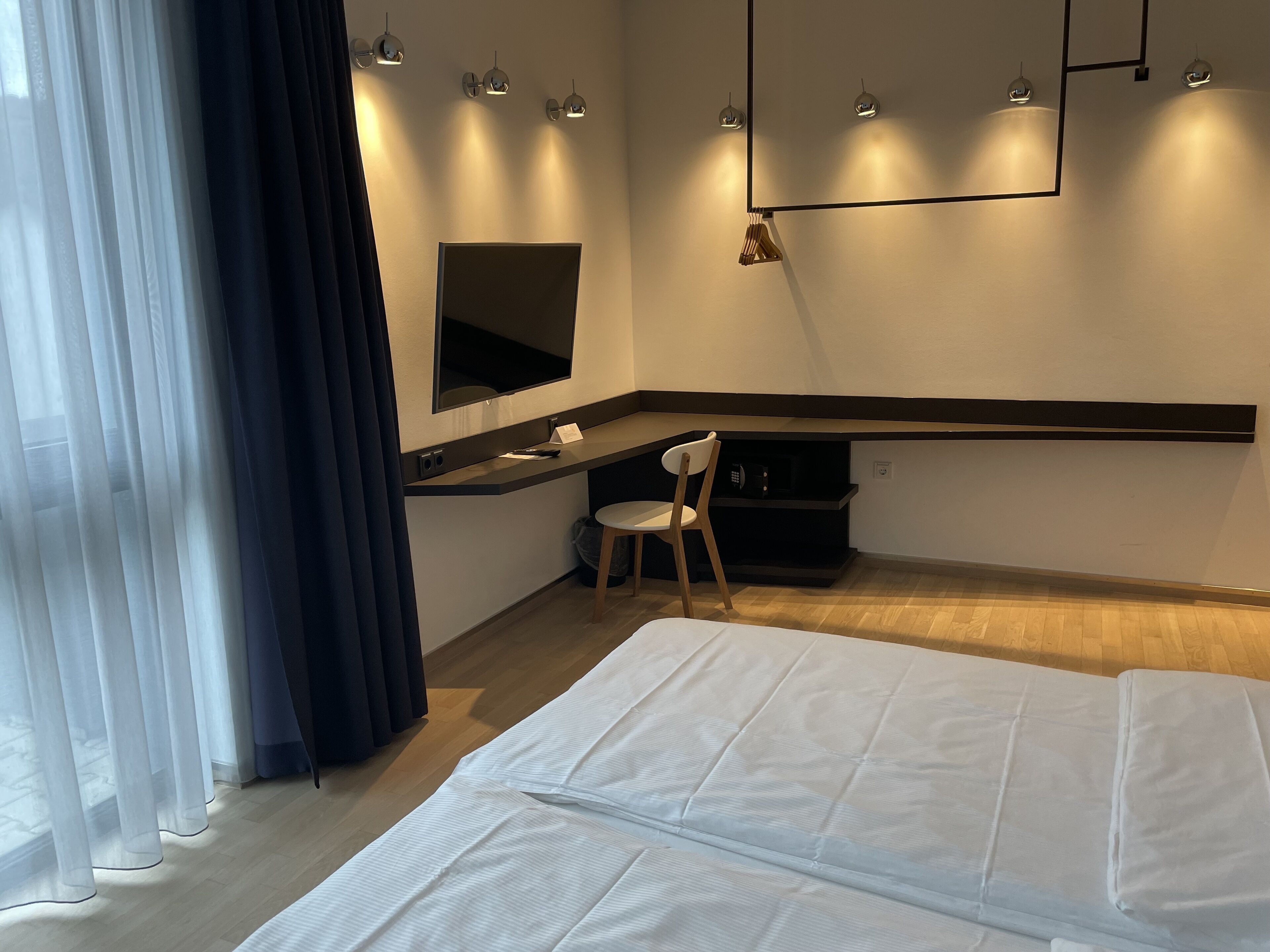 standard twin room | hypo-allergenic bedding, in-room safe, desk, laptop workspace