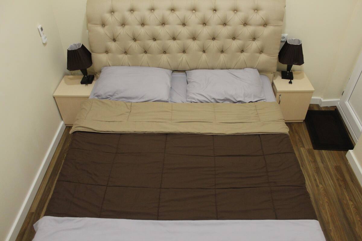 Hypo-allergenic bedding, Tempur-Pedic beds, desk, bed sheets