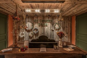 身体护理、瑞典式按摩、产前按摩、运动按摩、身体磨砂、面部护理