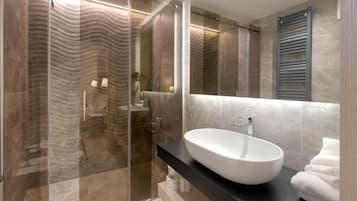 Doppia Superior | Bagno | Set di cortesia gratuito, asciugacapelli, accappatoio, pantofole