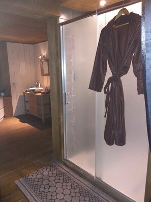 Free toiletries, hair dryer, bathrobes, towels
