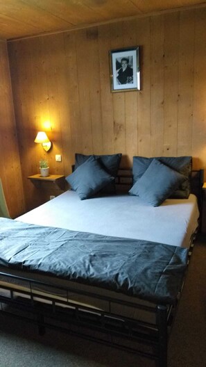 Habitación doble (2) | Decoración personalizada y muebles diferentes 