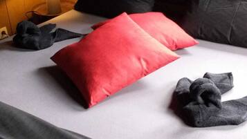 Double Room (3) | Individually decorated, individually furnished, laptop workspace