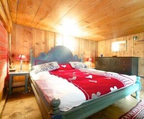 6 bedrooms, iron/ironing board, travel crib, WiFi