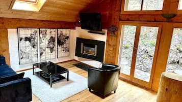 TV, fireplace, offices