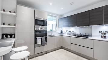 Three-Bedroom Apartment | Private kitchen | Full-sized fridge, microwave, oven, stovetop