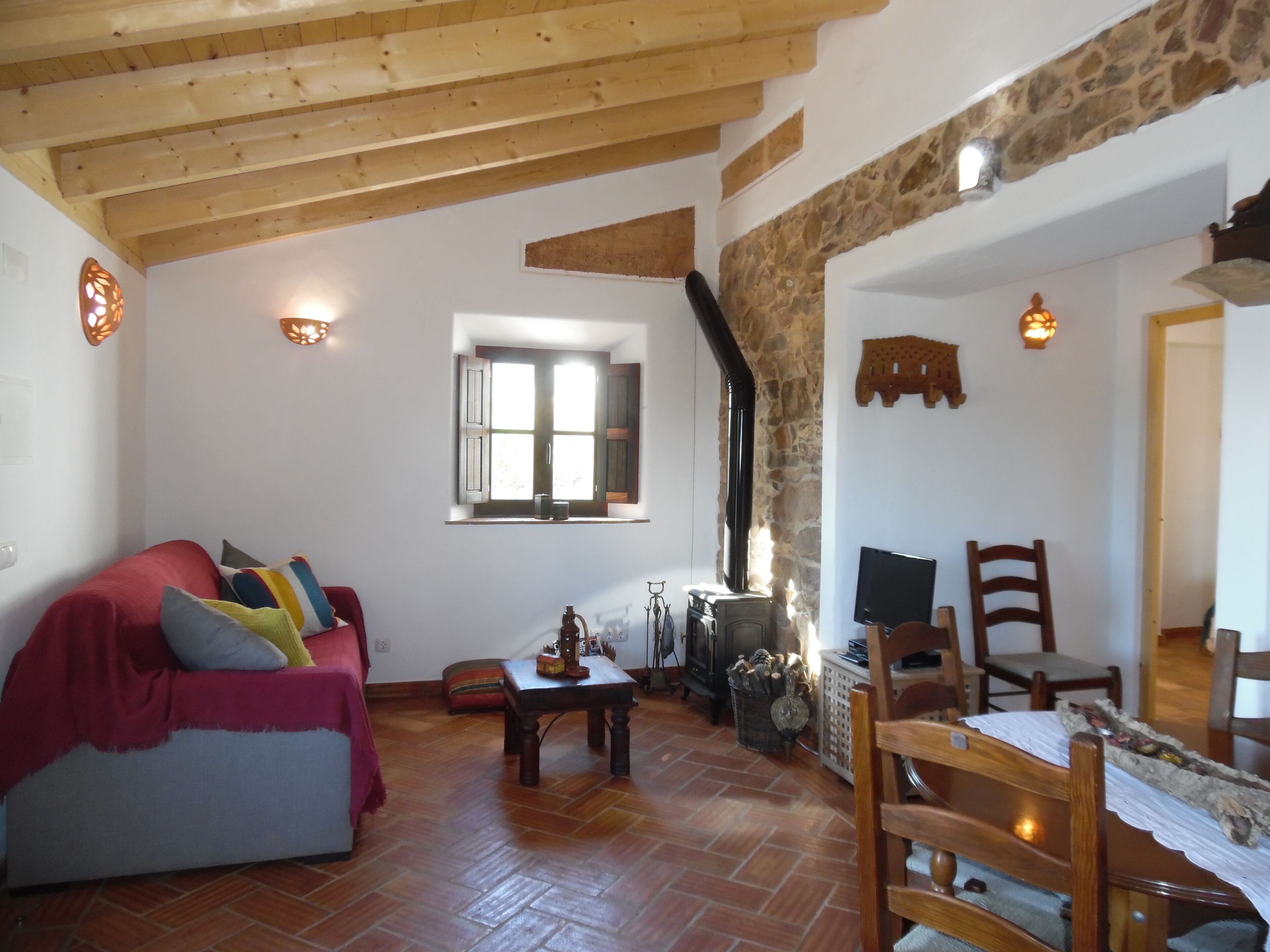 Smart TV, fireplace, table tennis, books