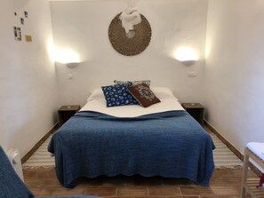 2 slaapkamers, een strijkplank/strijkijzer, gratis wifi, beddengoed