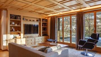 Fernseher, Kamin, Arbeitsbereiche