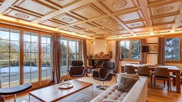 Fernseher, Kamin, Arbeitsbereiche