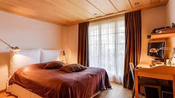 3 Schlafzimmer, Schreibtisch, Bügeleisen/Bügelbrett, WLAN