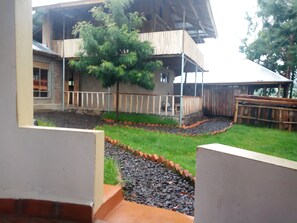 Terrace/patio - Mt.Muhabura Rest Camp (Kisoro)