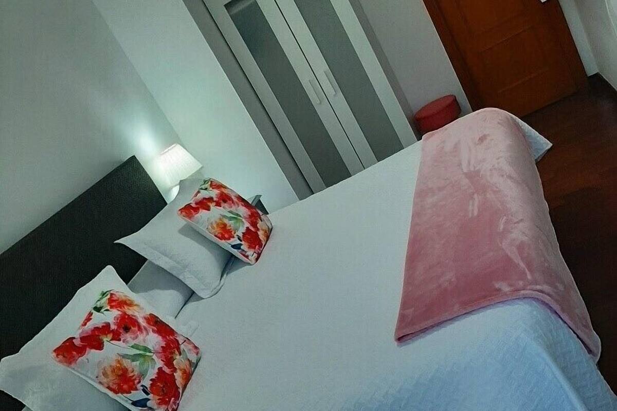 Doppelzimmer, Bergblick (IV)